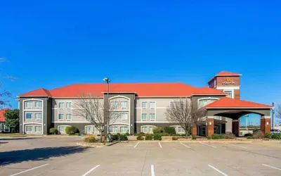 Photo 2 - La Quinta Inn & Suites by Wyndham Eastland