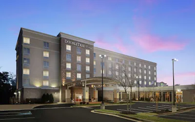 Photo 2 - DoubleTree by Hilton Richmond Airport