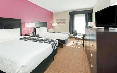 Photo 4 - La Quinta Inn & Suites by Wyndham Winnie