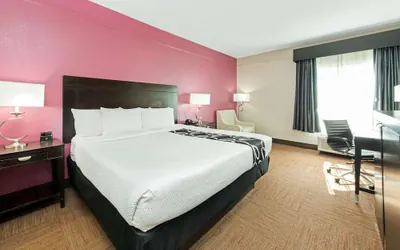 Photo 5 - La Quinta Inn & Suites by Wyndham Winnie