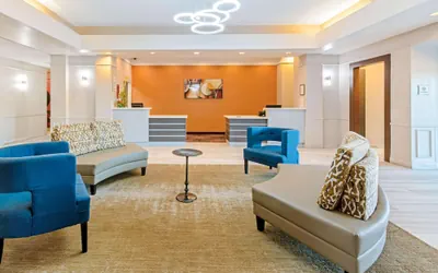 Photo 3 - La Quinta Inn & Suites by Wyndham Winnie
