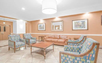 Photo 4 - Baymont by Wyndham Pearsall