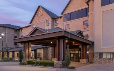 Photo 2 - Best Western Plus Cimarron Hotel & Suites