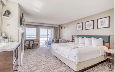 Photo 4 - Beachfront Manor Hotel