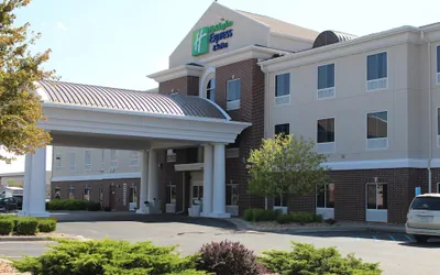 Photo 2 - Holiday Inn Express & Suites Sedalia by IHG