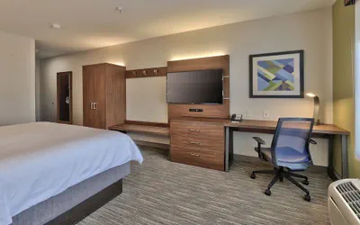 Photo 5 - Holiday Inn Express & Suites Albuquerque Historic Old Town by IHG