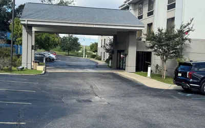 Photo 2 - Sleep Inn & Suites Hattiesburg North