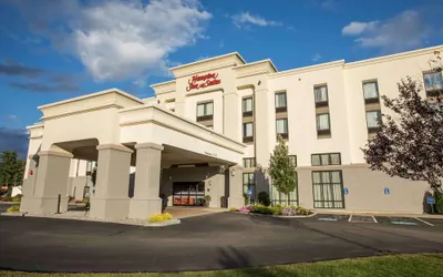 Photo 2 - Hampton Inn & Suites Tilton