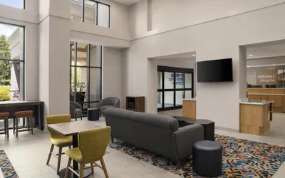Photo 3 - Hampton Inn & Suites Tilton