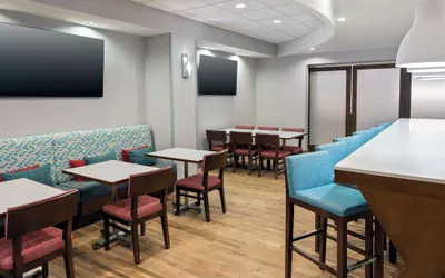 Photo 5 - Hampton Inn Petersburg-Southpark Mall