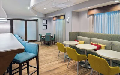 Photo 4 - Hampton Inn Petersburg-Southpark Mall