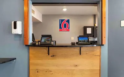 Photo 4 - Studio 6 Extended Stay Cincinnati Sharonville OH