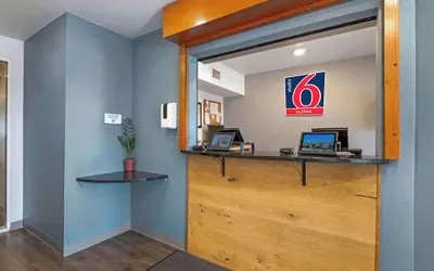 Photo 5 - Studio 6 Extended Stay Cincinnati Sharonville OH