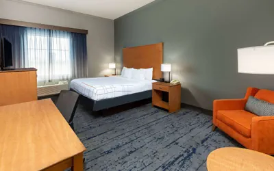 Photo 4 - La Quinta Inn & Suites by Wyndham Bridgeport