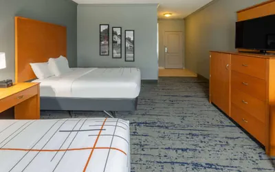 Photo 5 - La Quinta Inn & Suites by Wyndham Bridgeport