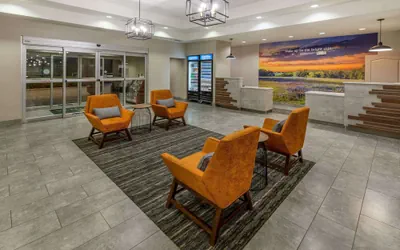 Photo 3 - La Quinta Inn & Suites by Wyndham Bridgeport