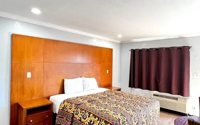 Photo 4 - Aqua Inn Motel