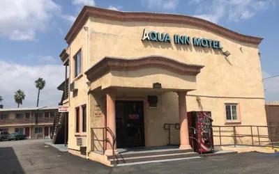 Photo 2 - Aqua Inn Motel