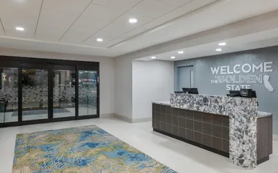 Photo 5 - Hampton Inn & Suites Oakland Airport-Alameda