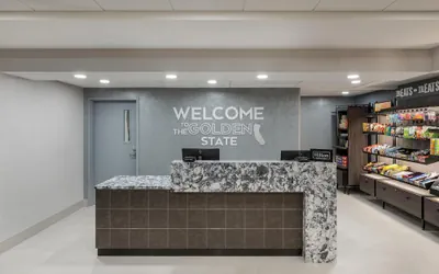 Photo 3 - Hampton Inn & Suites Oakland Airport-Alameda
