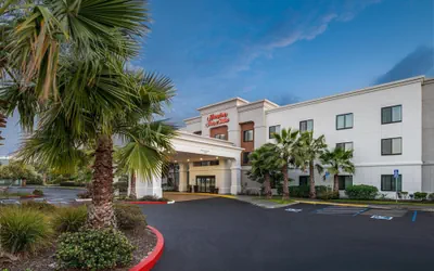 Photo 2 - Hampton Inn & Suites Oakland Airport-Alameda