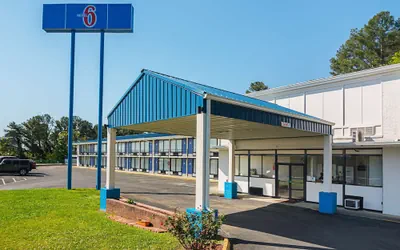 Photo 2 - Motel 6 Cleveland, TN