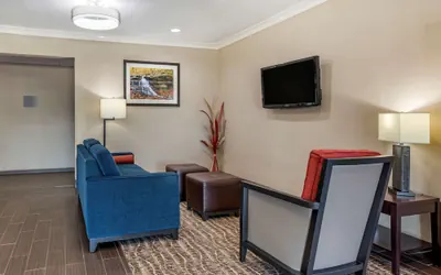 Photo 4 - Comfort Inn & Suites Muncie Near University