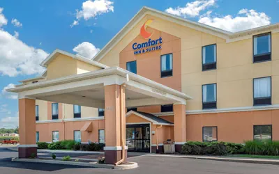 Photo 2 - Comfort Inn & Suites Muncie Near University