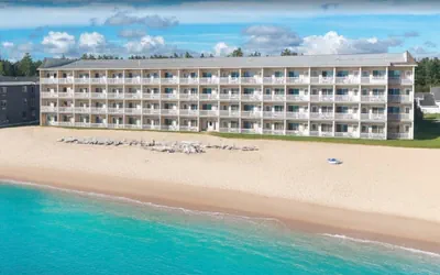 Photo 2 - Mackinaw Beach & Bay Inn & Suites