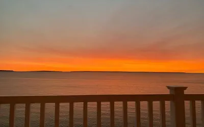 Photo 4 - Mackinaw Beach & Bay Inn & Suites