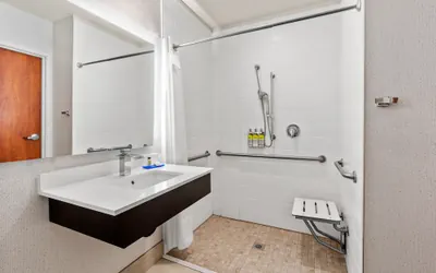 Photo 4 - Holiday Inn Express & Suites Klamath Falls Central by IHG