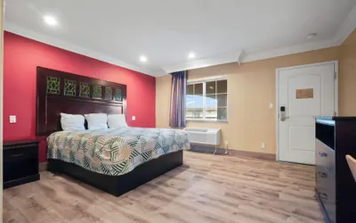 Photo 4 - Santa Fe Inn Los Angeles