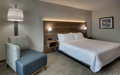 Photo 4 - Holiday Inn Express & Suites Waukegan by IHG