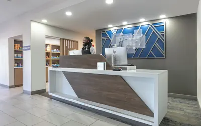 Holiday Inn Express & Suites Marshall by IHG