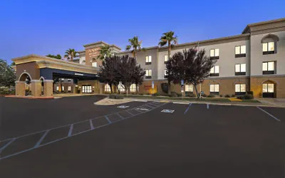 Hampton Inn & Suites Lancaster