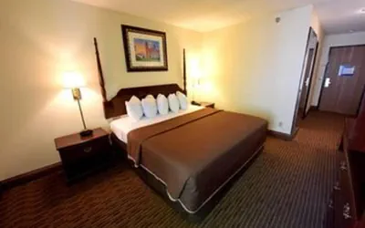 Photo 3 - Waterfront Inn - Mackinaw City