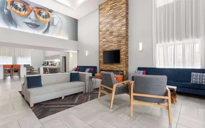 Photo 3 - La Quinta Inn & Suites by Wyndham Ft. Pierce