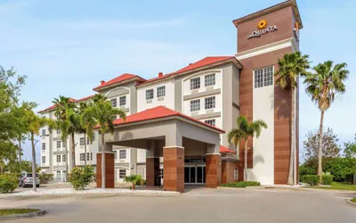 Photo 2 - La Quinta Inn & Suites by Wyndham Ft. Pierce