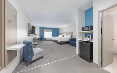 Photo 4 - Holiday Inn Express & Suites Granbury by IHG
