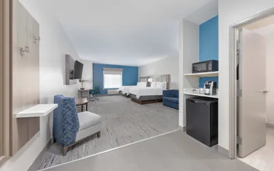 Photo 4 - Holiday Inn Express & Suites Granbury by IHG