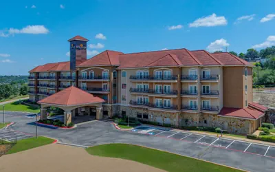 Photo 2 - La Quinta Inn & Suites by Wyndham Marble Falls