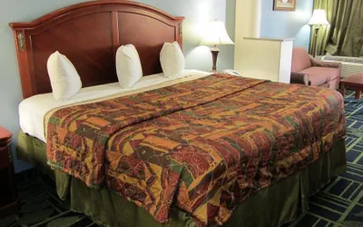 Photo 4 - Regency Inn