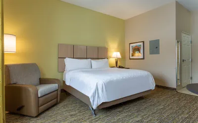 Photo 4 - Candlewood Suites Airport by IHG