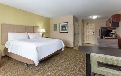 Photo 2 - Candlewood Suites Airport by IHG