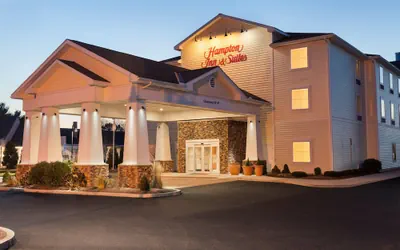 Hampton Inn & Suites Mystic
