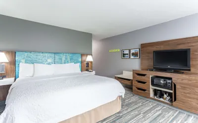 Photo 5 - Hampton Inn Auburn