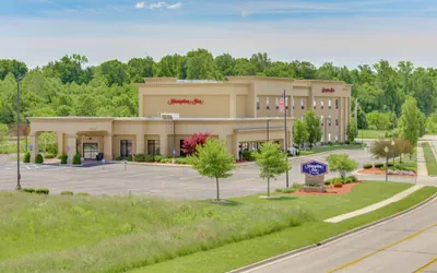 Photo 2 - Hampton Inn Auburn