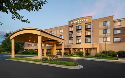 Photo 2 - Courtyard by Marriott Richmond North