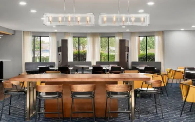 Photo 3 - Courtyard by Marriott Richmond North