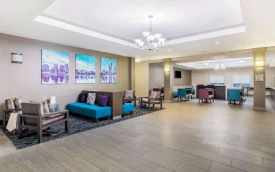 Photo 4 - La Quinta Inn & Suites by Wyndham Fultondale Birmingham N